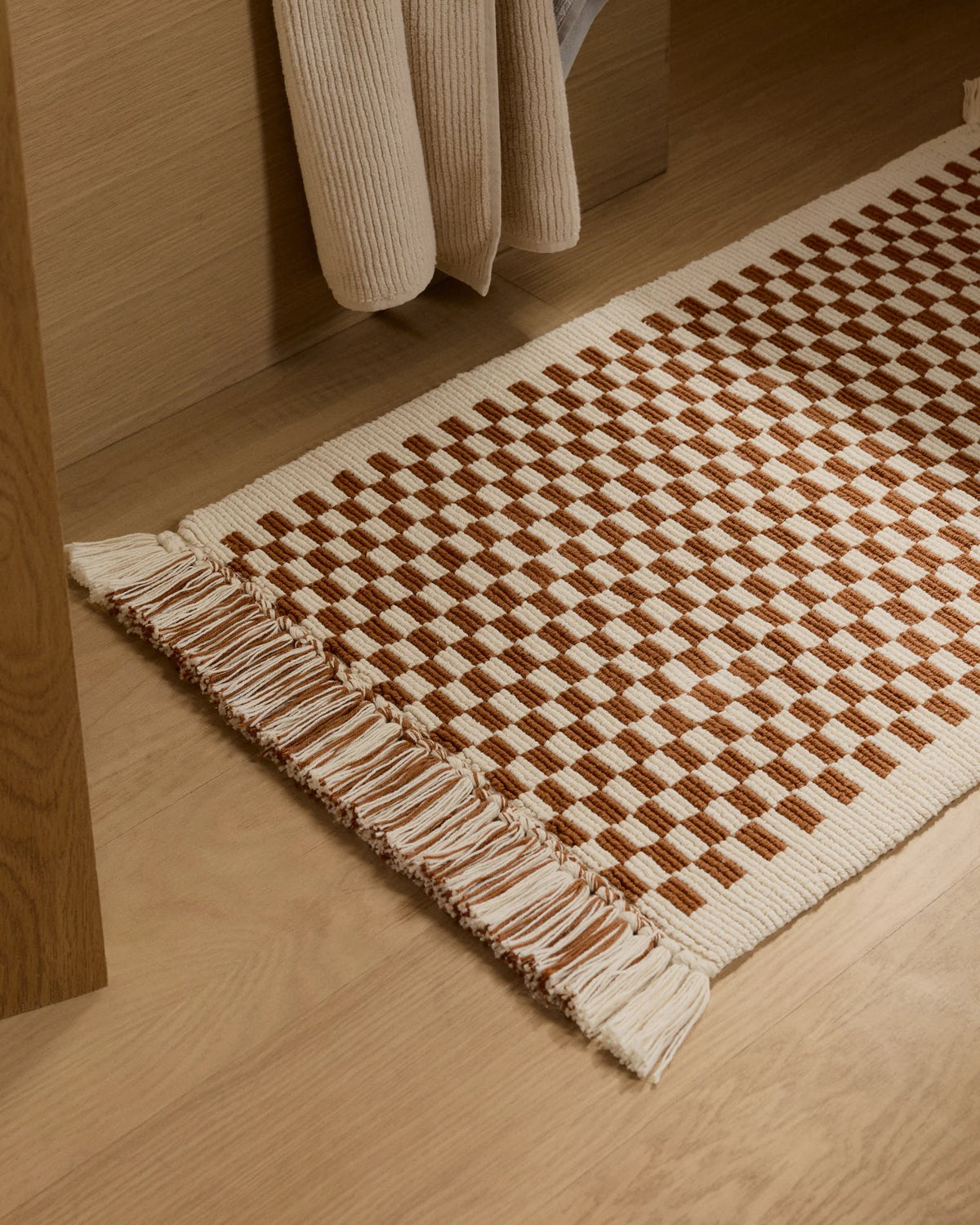 The Luxe™ Organic Checkered Bath Rug 3