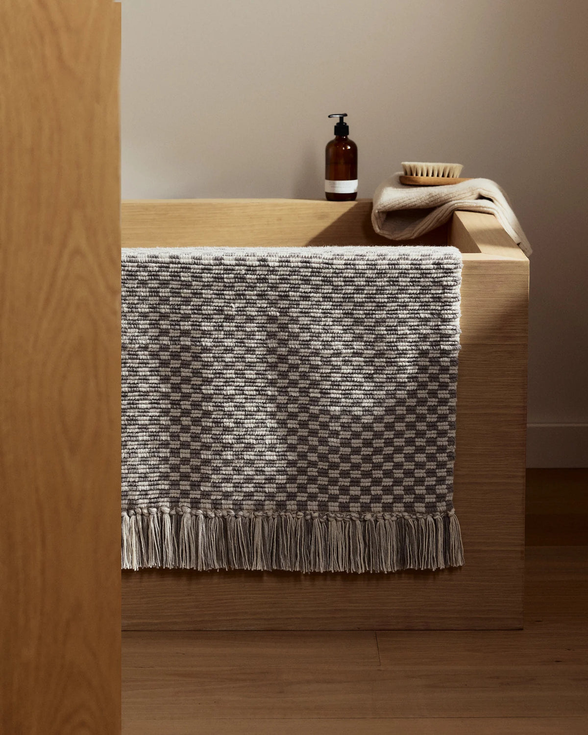 The Luxe™ Organic Checkered Bath Rug 3