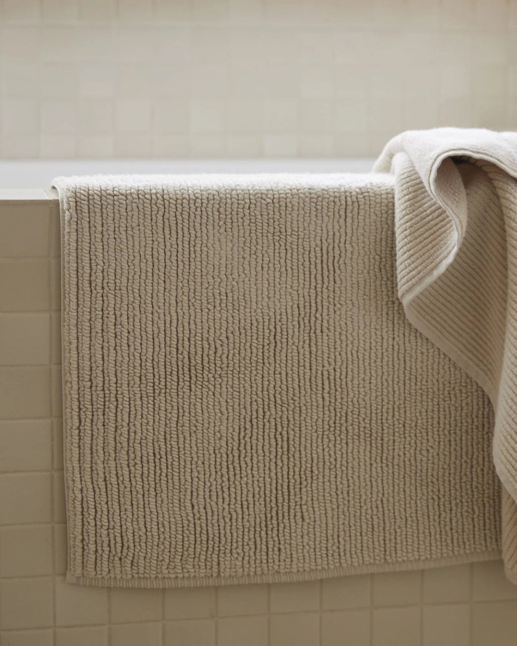 The Luxe™ Soft Rib Tub Mat 1